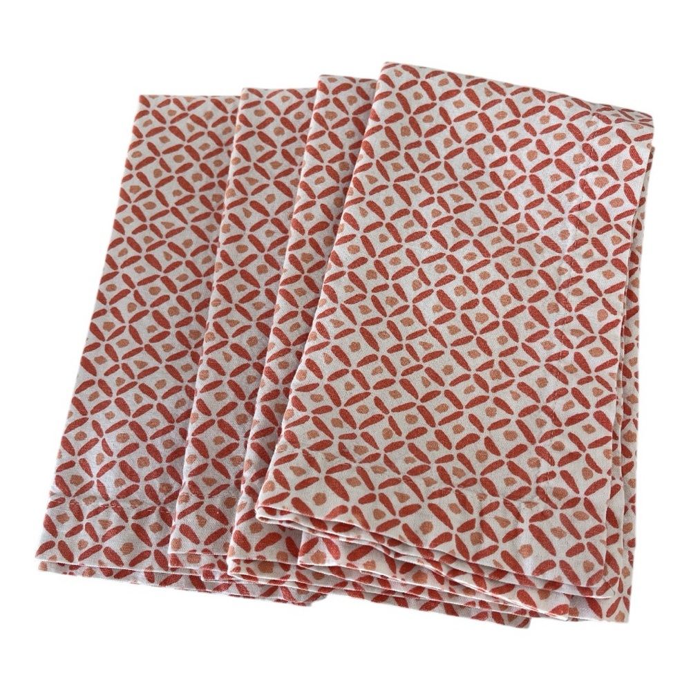 Pottery Barn 4 Cloth Napkins in Whimsical Salmon Orange Print